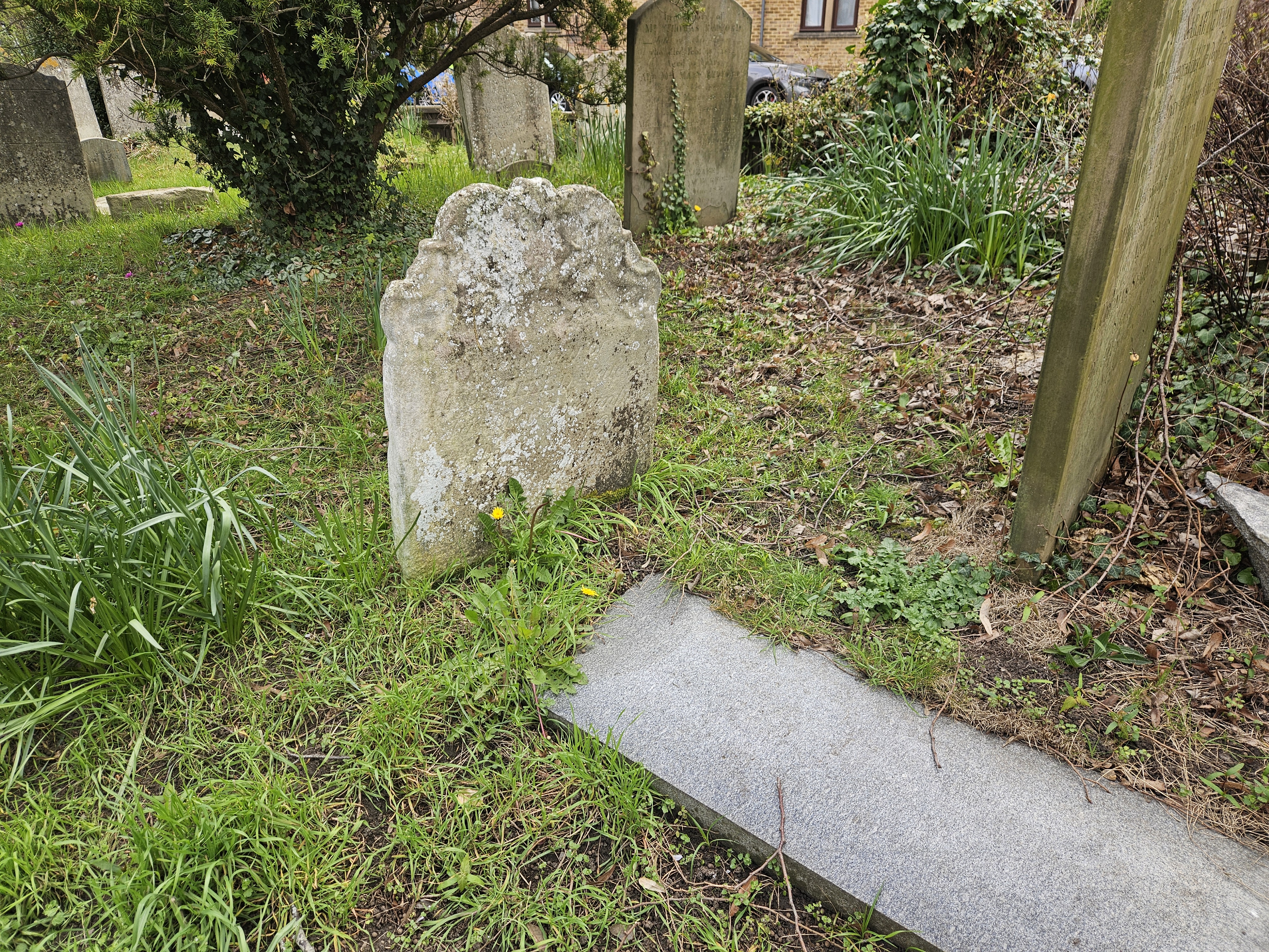 Walking Around Teddington: Boats, Old Pubs and Churchyards